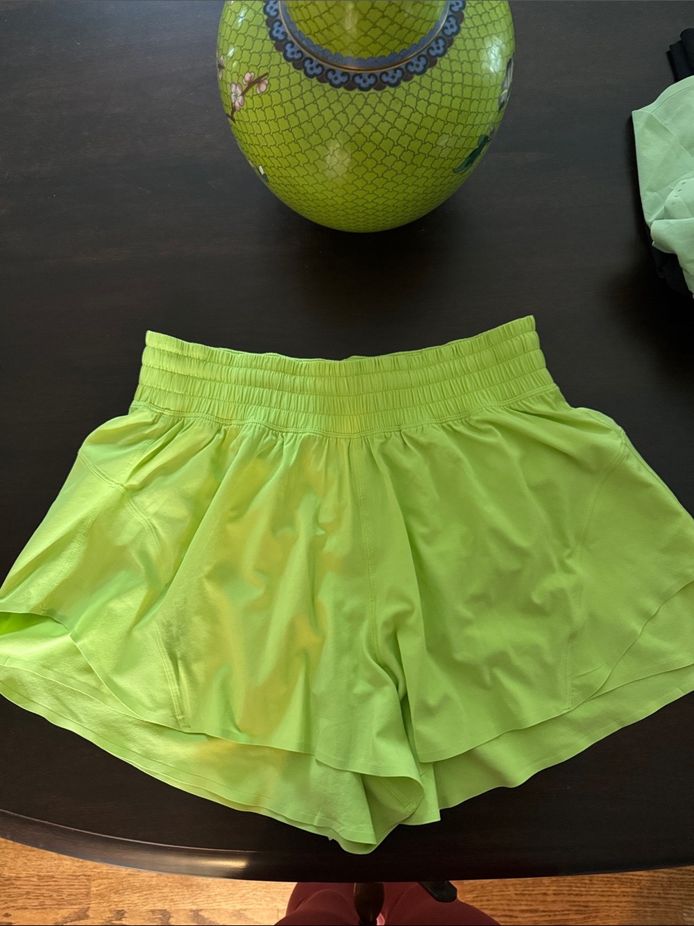 LULULEMON Green Shake it Out High Rise 2.5” Run Short S